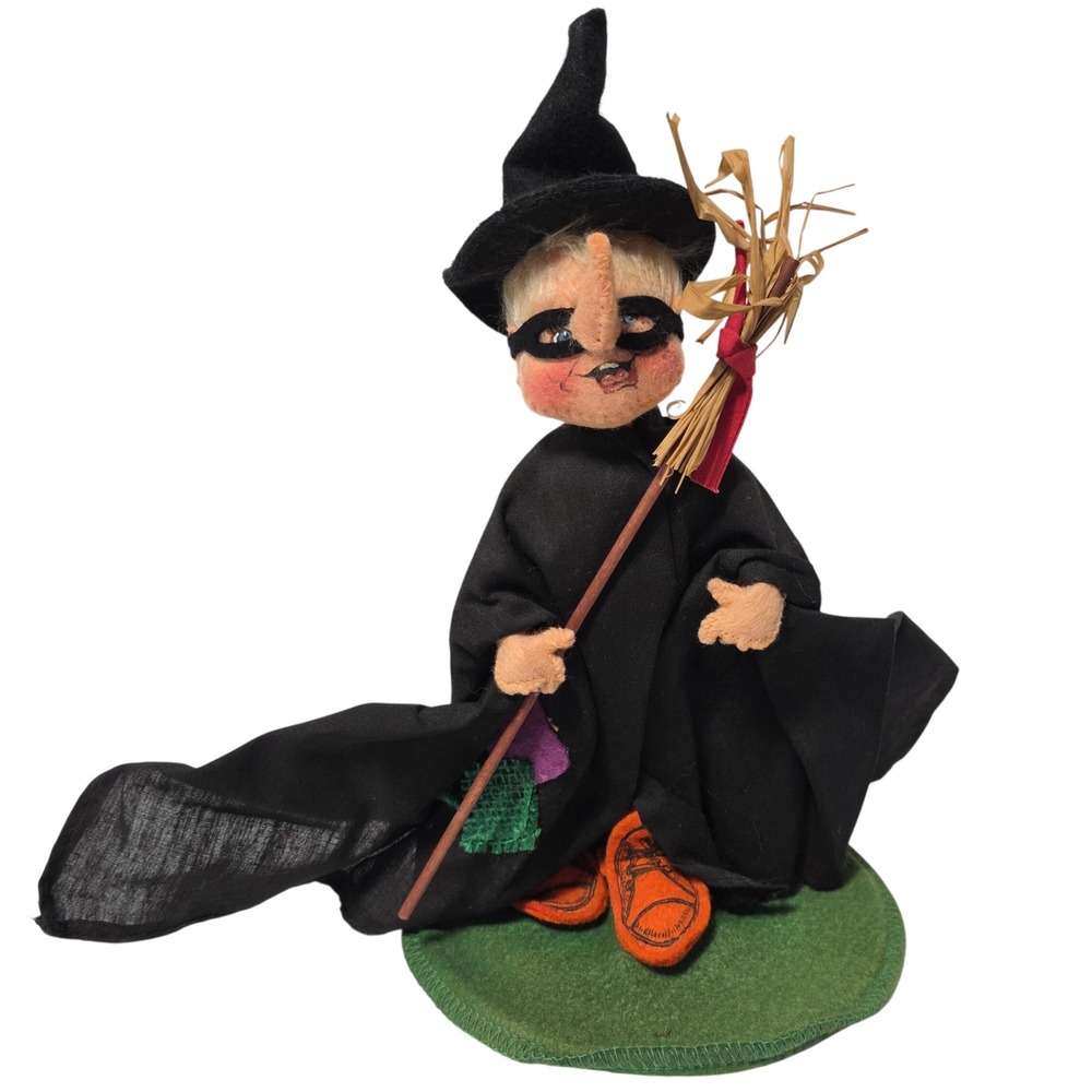 Vintage 1990 Annalee Mobilitee Witch Doll Halloween Decor 10 inch Made in USA